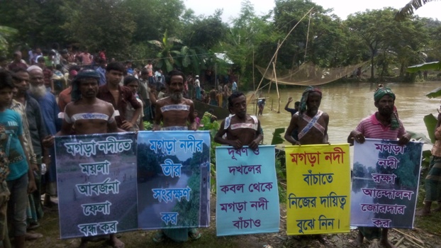 নদী: ব্রিজের বেড়ি পড়া নির্দোষ কয়েদি