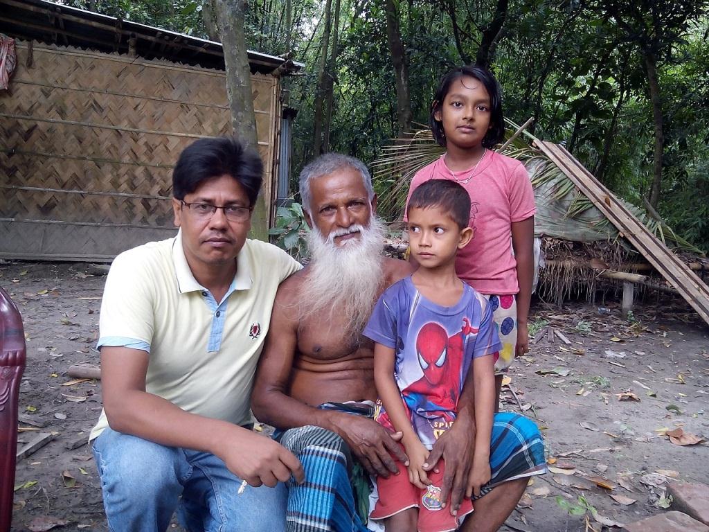 আন্তরিকতা খুঁজে বেড়াই