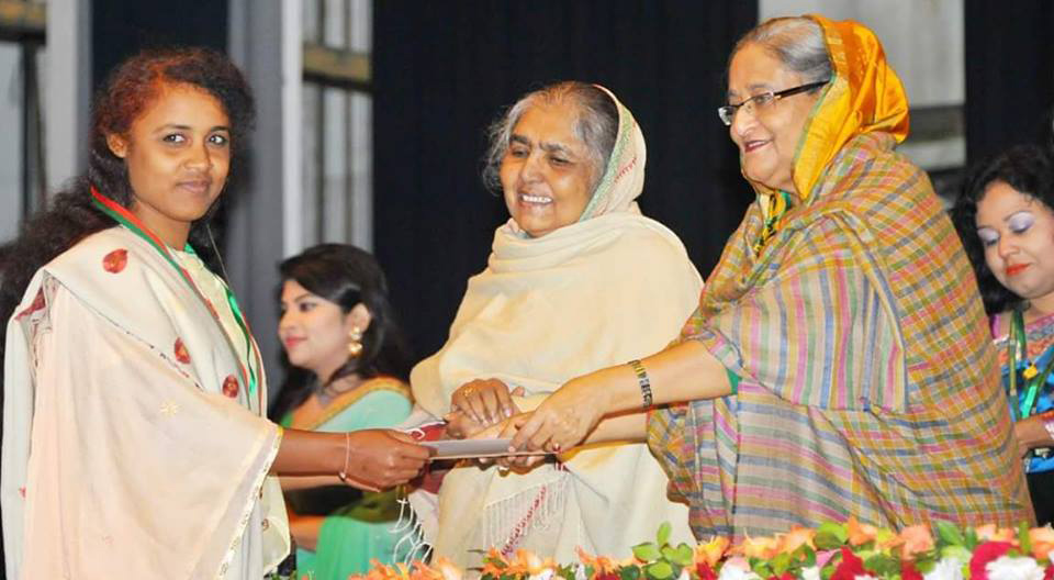 তাঁর মত সুখী গ্রামে কেউ নেই : পরিশ্রমী আকলিমার জীবনের গল্প