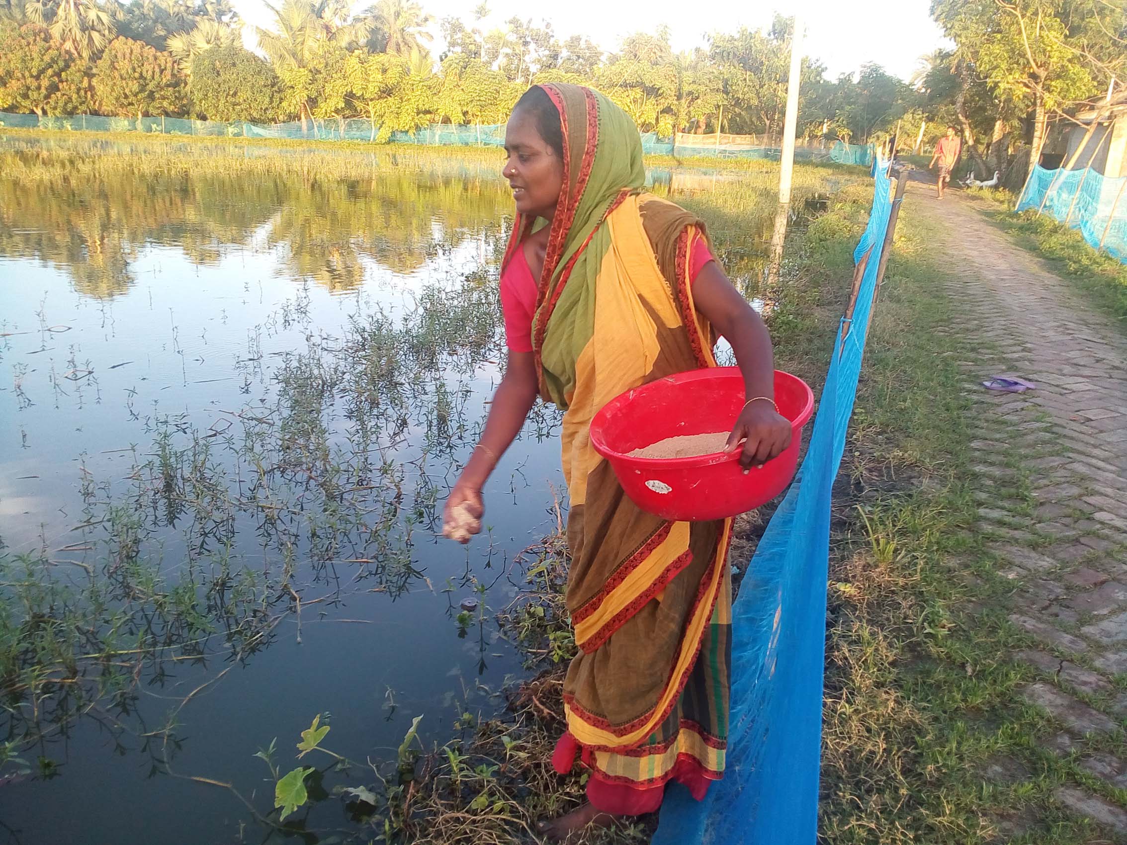 জলাবদ্ধতাকে জয় করেছেন আশুরা