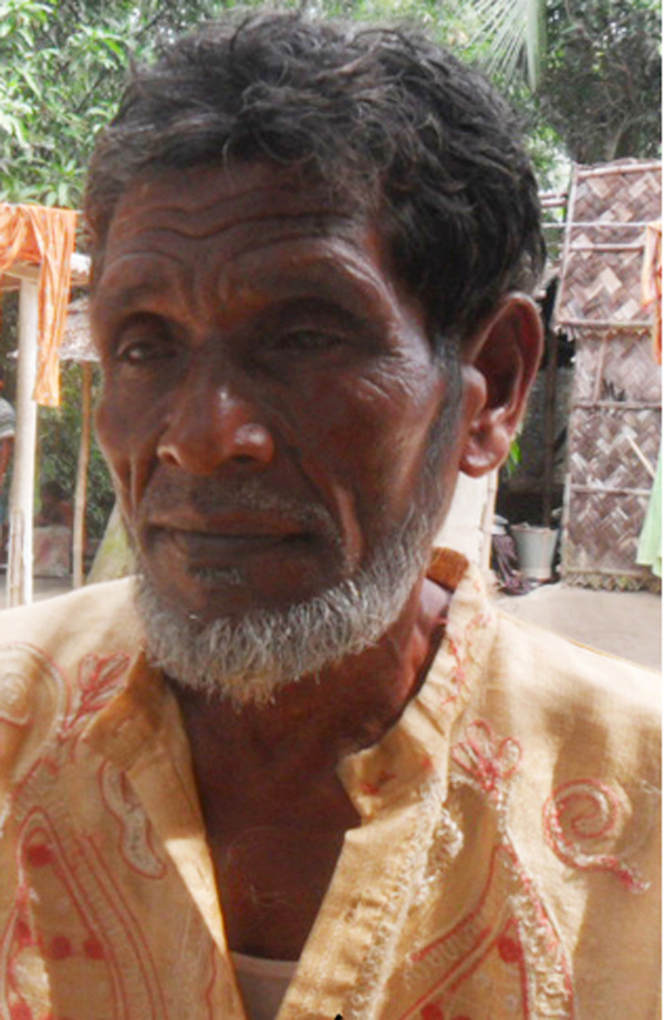 ৪২ বছর যাবত পুঁথি পাঠ করে চলেছেন ঘিওরের আওয়াল