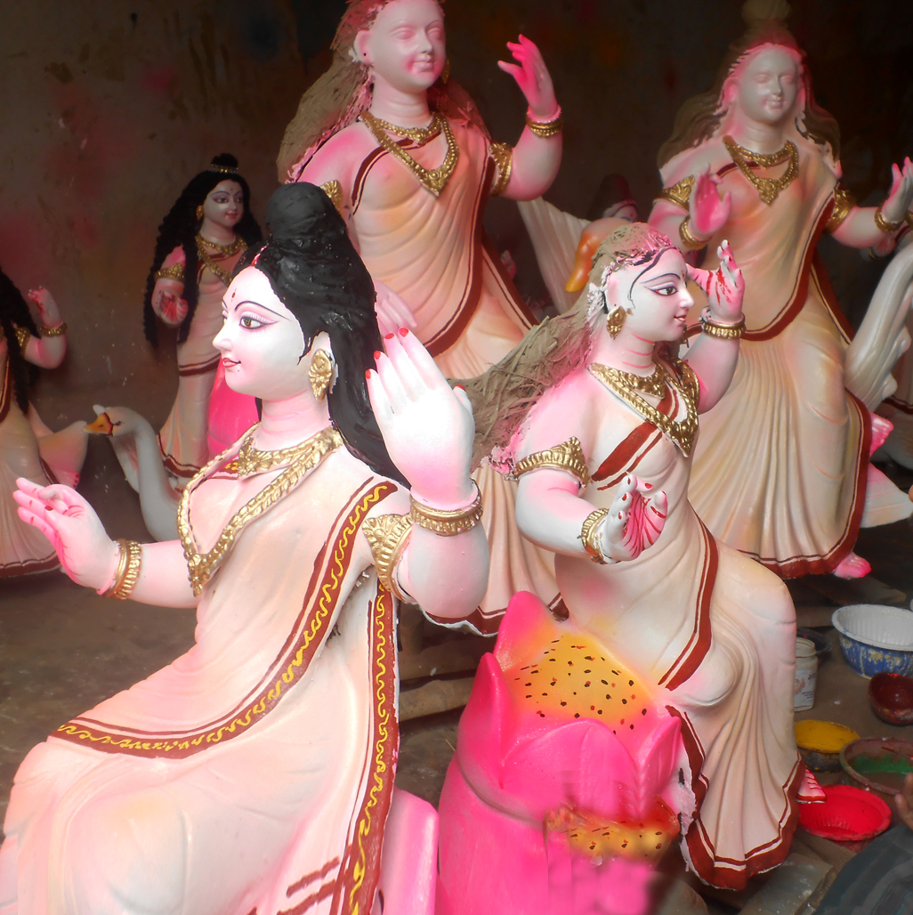 বিদ্যার দেবী সরস্বতী পূজায় মানিকগঞ্জে উৎসবের আমেজ