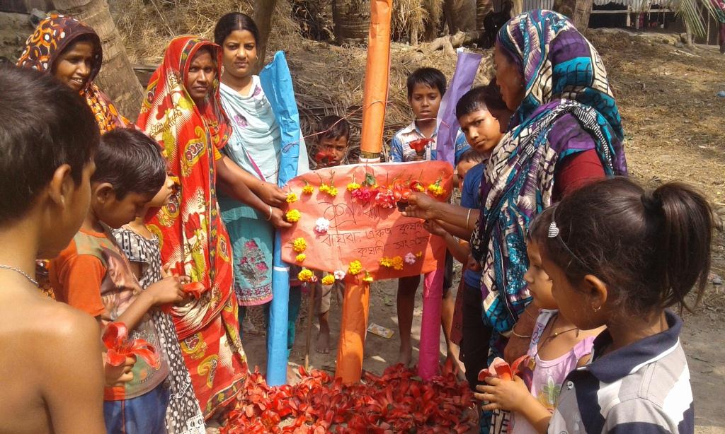 ভাষা শহীদের প্রতি গ্রামীণ নারীদের শ্রদ্ধার্ঘ্য