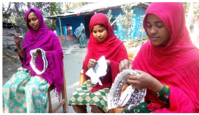 কেমন আছেন মানিকগঞ্জের নকশি কারিগররা
