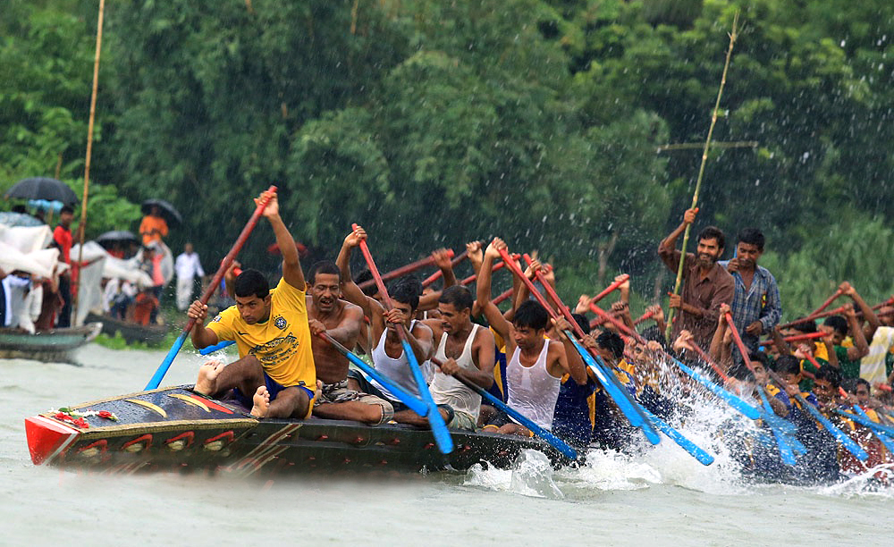 বাঙালির ঐতিহ্যের নৌকা বাইচ