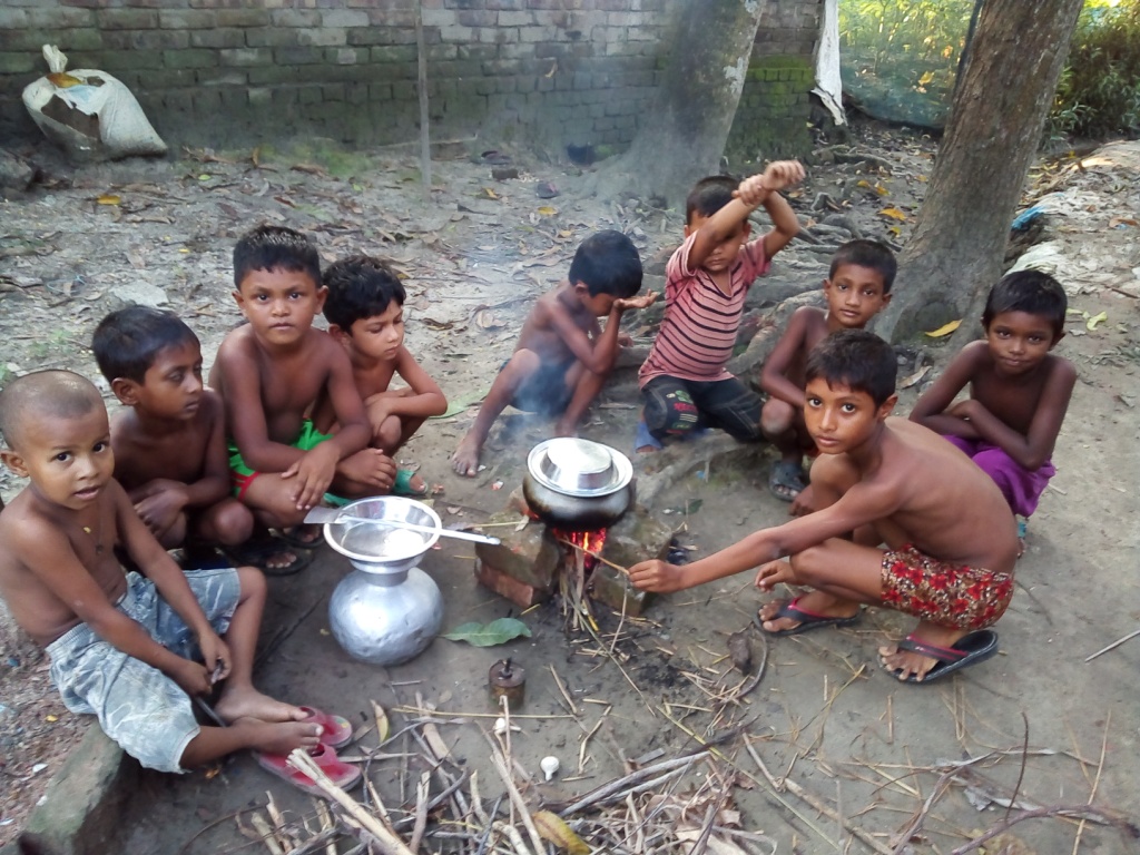 বিলীন হতে চলেছে শিশুদের খেলা চড়ুঁইভাতি