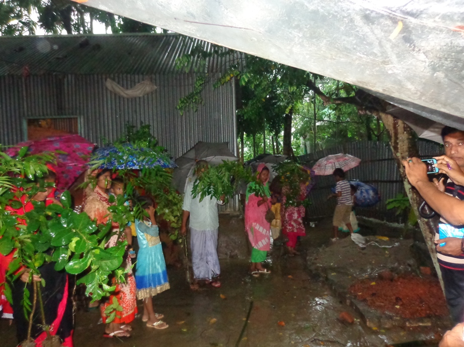 কারিগরি প্রশিক্ষণার্থীদের মাঝে বৃক্ষ বিতরণ