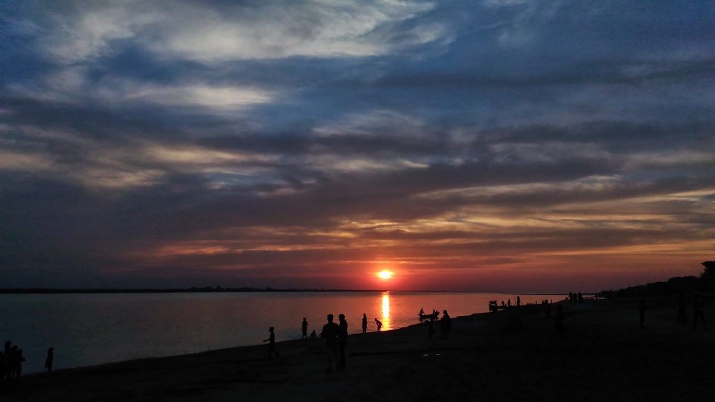 আকাশভরা সূর্য, বিশ্বভরা প্রাণ