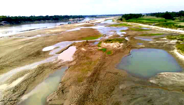 হেমন্তেই শুকনো খালে পরিণত হয়েছে মানিকগঞ্জের নদ নদী