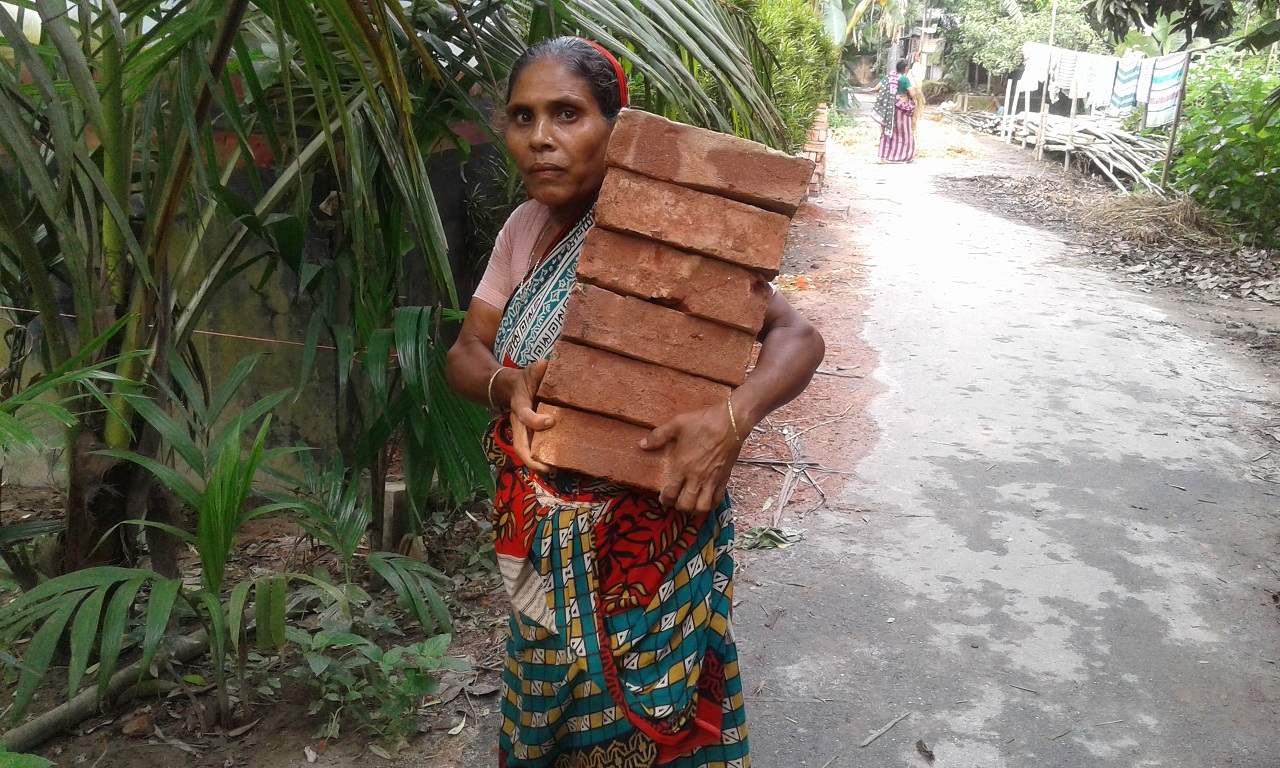 নারীদেরকে ন্যায্য মজুরি প্রদান করুন