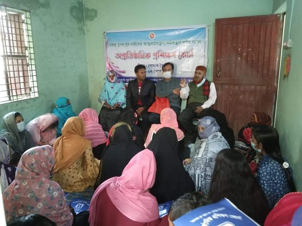 প্রান্তিক নারীদের জন্য কর্মসংস্থান তৈরির উদ্যোগ নিই