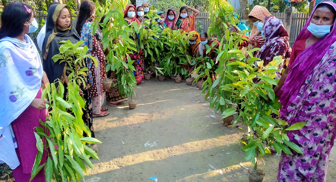 নারীদের কাজের মর্যাদা ও অধিকার দিতে হবে