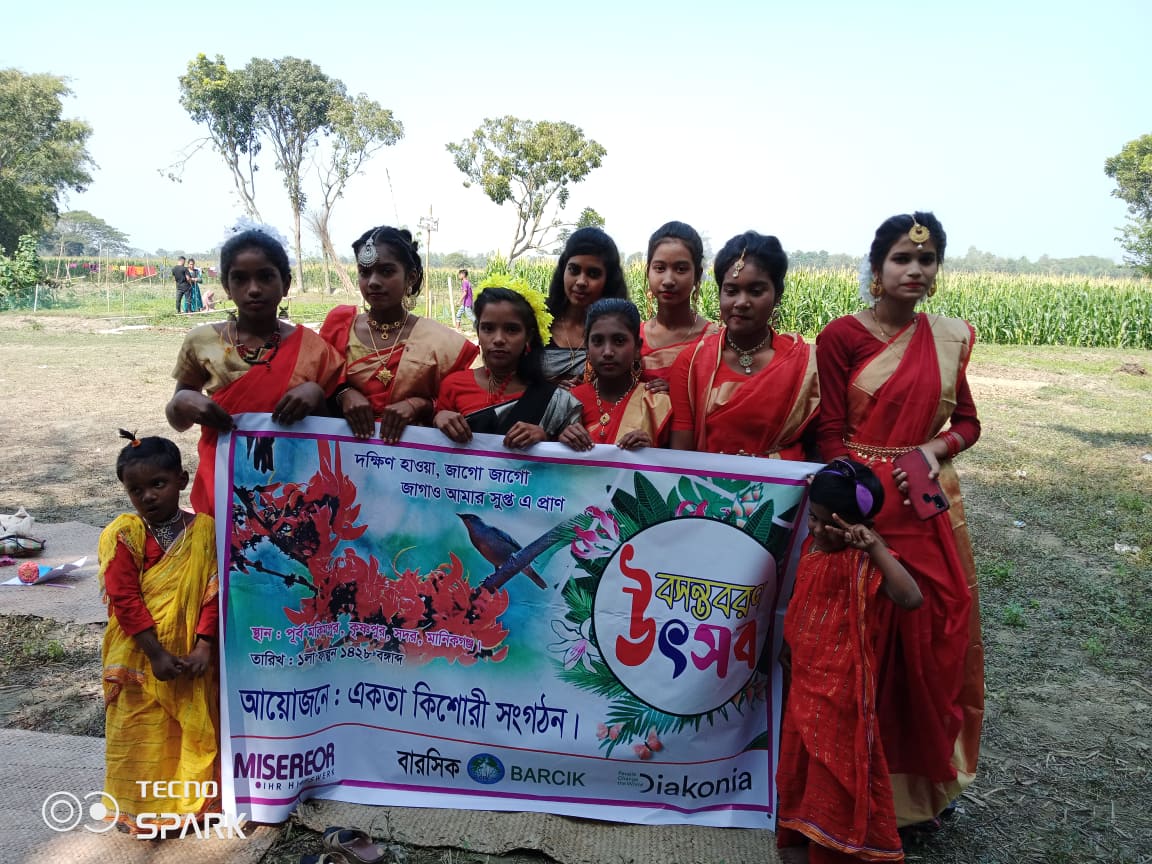 বাংলার ঐতিহ্য ও সংস্কৃতি রক্ষায় কিশোরীদের বসন্তবরণ