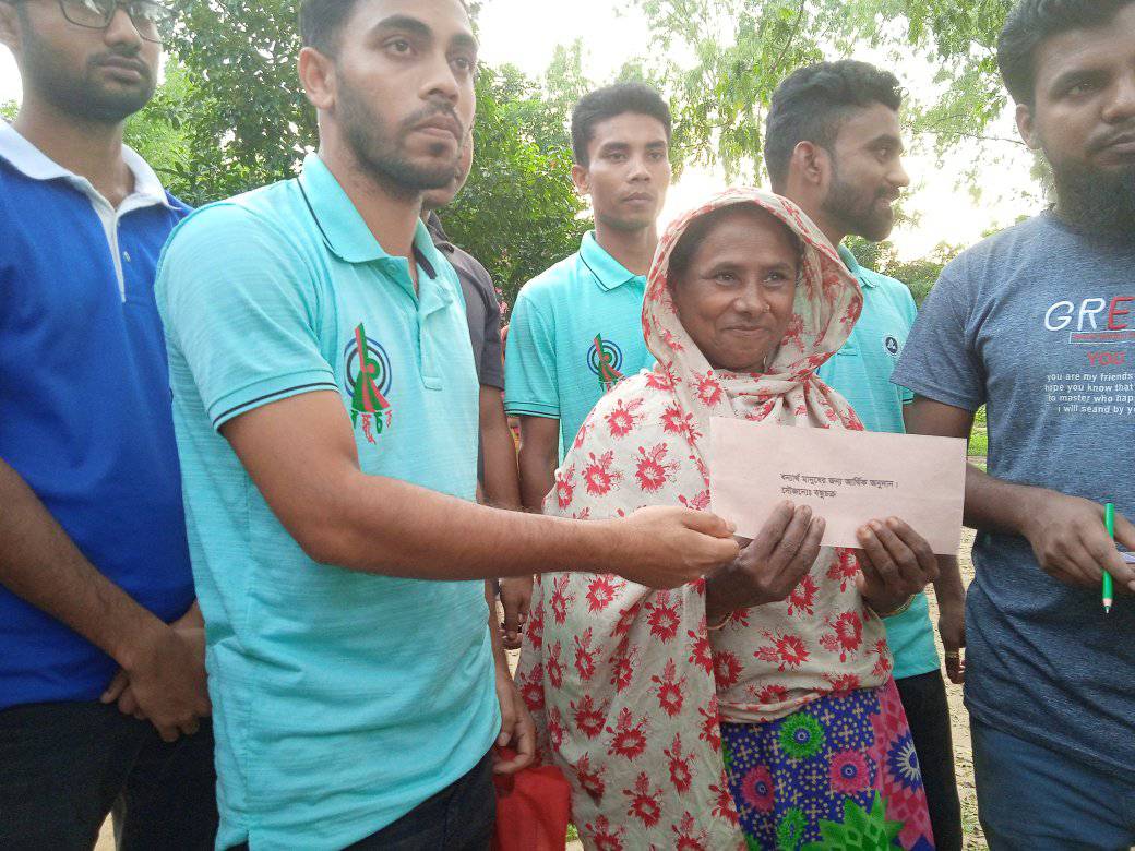 বন্ধুচক্র যুব সংগঠনের উদ্যোগে সহায়তা পেল ৩৮টি পরিবার