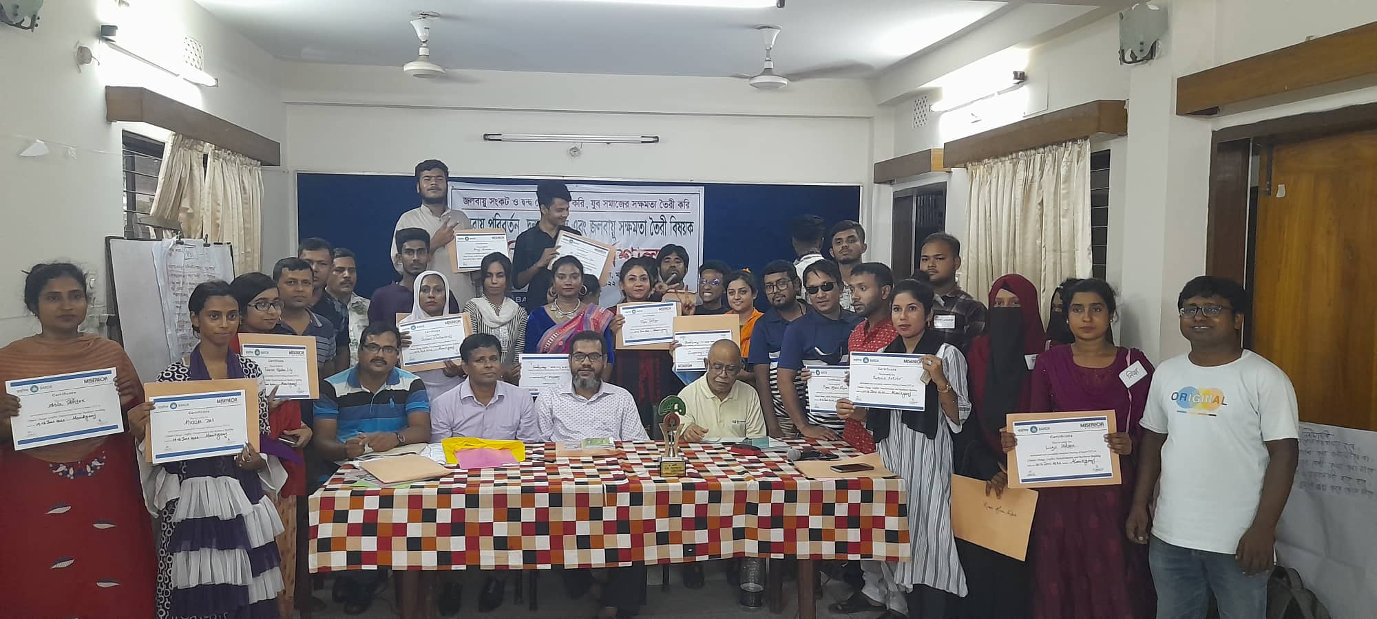 মানিকগঞ্জে যুব কর্মশালায় জলবায়ু পরিবর্তনজনিত ঝুঁকি ও দ্বন্দ্ব নিরসনের ডাক