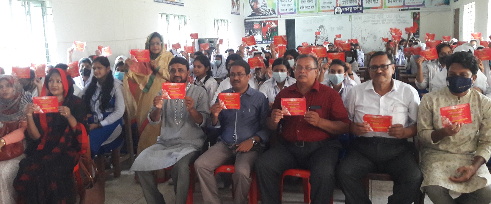 সাতক্ষীরায় সচেতনতা সৃষ্টির লক্ষ্যে বাল্যবিয়েকে ‘লাল কার্ড’ শীর্ষক ক্যাম্পেইন