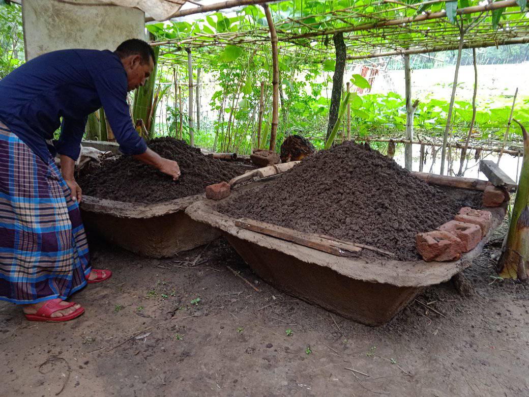 নারায়ণ হাজং এর কেঁচো কম্পোস্ট উৎপাদন