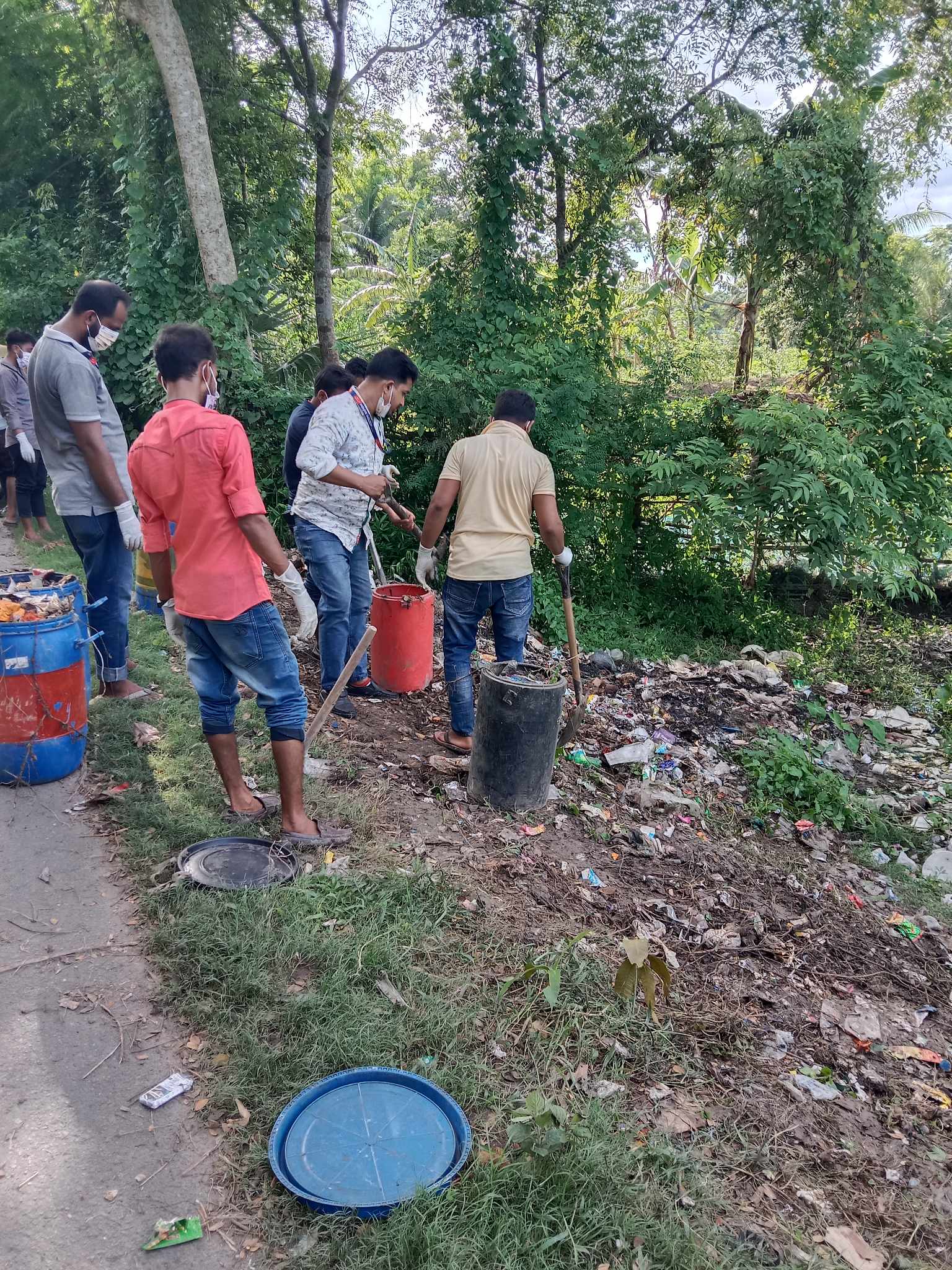 যত্রতত্র স্থানে বর্জ্য না ফেলার দাবি