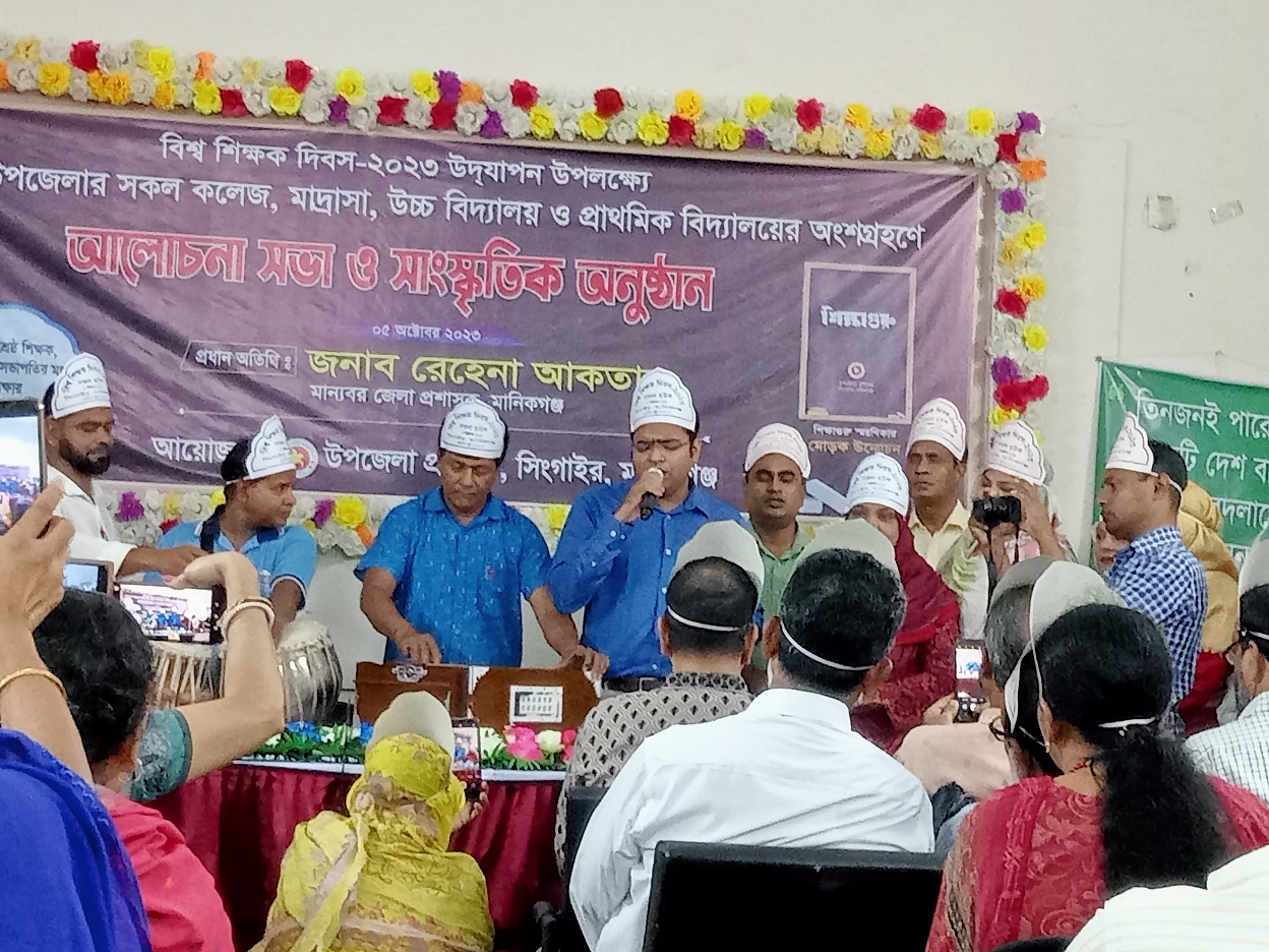 শিক্ষক আলোকিত মানুষ গড়ার কারিগর