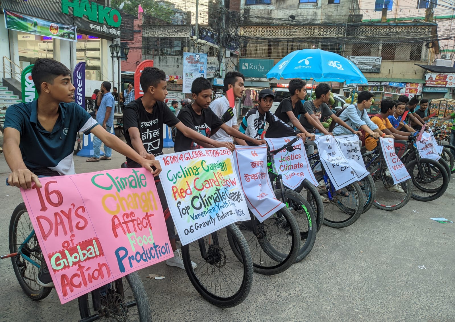 জলবায়ু ন্যায্যতার দাবিতে রাজশাহীতে যুবদের সাইকেলবন্ধন ও র‌্যালি অনুষ্ঠিত