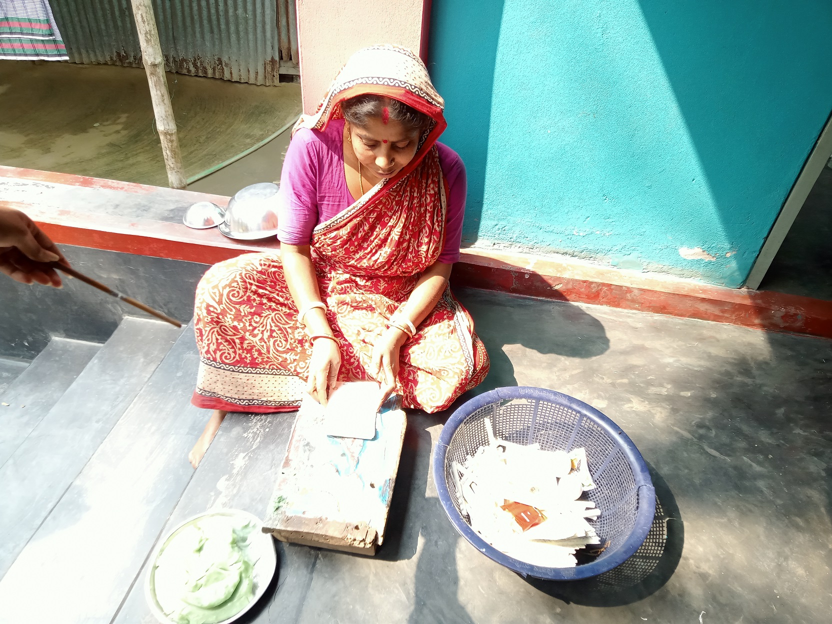 দু’জনে মিলে আয় করলে সংসারের সঞ্চয় বাড়ে