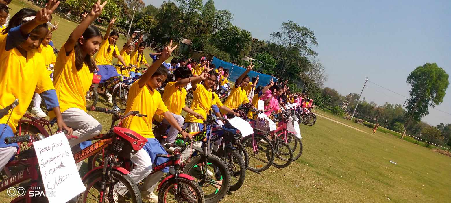 আন্তর্জাতিক নারী দিবস উপলক্ষে হরিরামপুরে কিশোরীদের সাইকেল র‌্যালি অনুষ্ঠিত
